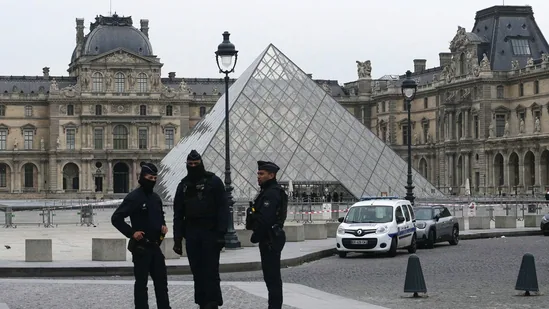 France_museum_heist_1760896707535_1760896707739_1779938797555_0dc731de-57fa-4c7d-85cd-cb2eaa386648