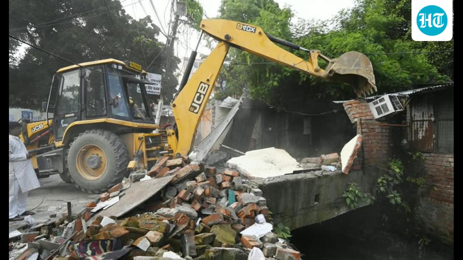 The-demolition-began-at-5-10pm-after-power-supply-_1788113592847