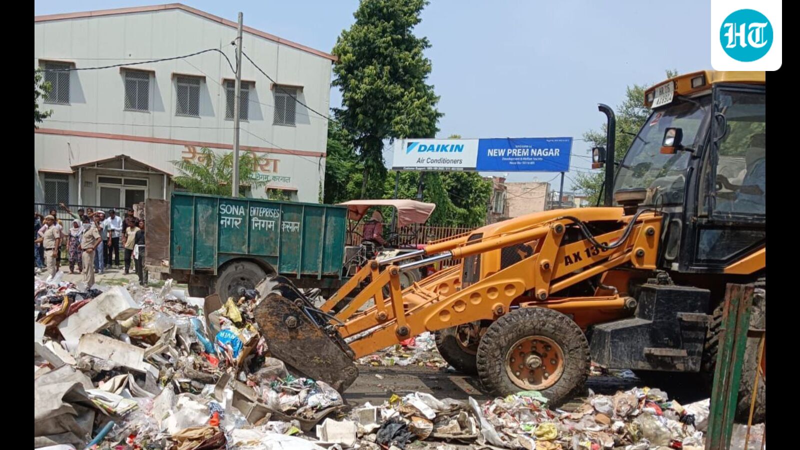The-garbage-has-started-decomposing-emitting-harm_1788031915858