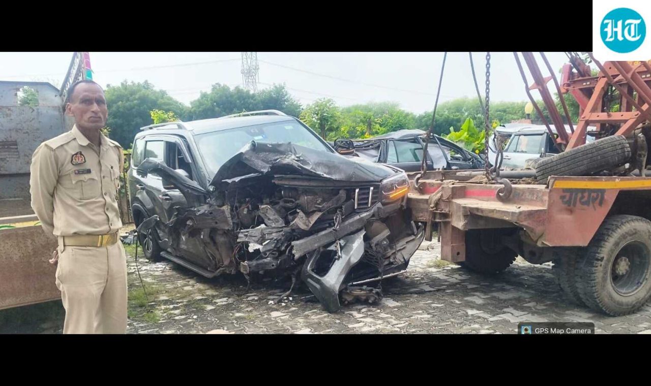 Damaged-vehicles-at-the-accident-site-on-Agra-Luck_1790691622475_bNJu