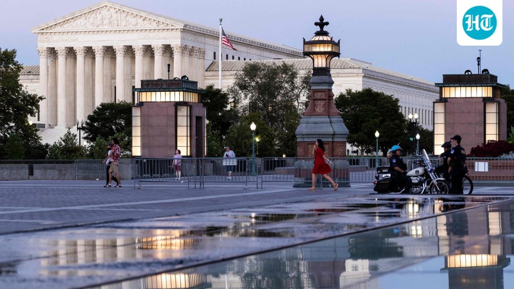 US-SUPREME-COURT-BLOCKS-TRUMP-S-MAIL-IN-BALLOT-RULE-0_1789453664164_IIhA_1789453683710_iEN3_e6651155-55a1-4938-9569-cf5753f5c1c8_Dagz