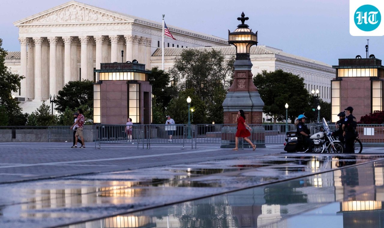 US-SUPREME-COURT-BLOCKS-TRUMP-S-MAIL-IN-BALLOT-RULE-0_1789453664164_IIhA_1789453683710_iEN3_e6651155-55a1-4938-9569-cf5753f5c1c8_Dagz