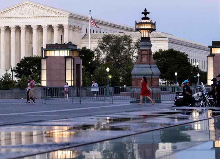 US-SUPREME-COURT-BLOCKS-TRUMP-S-MAIL-IN-BALLOT-RULE-0_1789453664164_IIhA_1789453683710_iEN3_e6651155-55a1-4938-9569-cf5753f5c1c8_Dagz