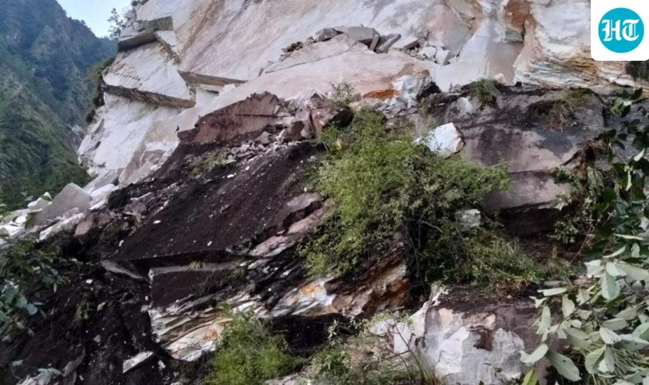 Over-350-pilgrims-were-stopped-at-Dharchula-after-_1790944048331_N6d6